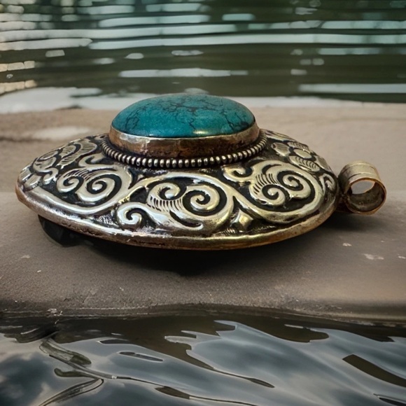 Vintage & Large Hand Carved Ethnic Tibetan Silver & Turquoise Pendant 32grams - Picture 8 of 9
